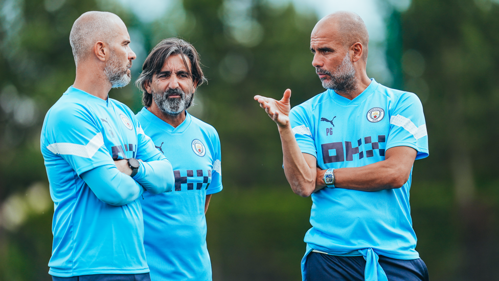 TALKING CITY: The boss takes time out to chat with fitness coach Lorenzo Buenaventura and new assistant coach Enzo Maresca