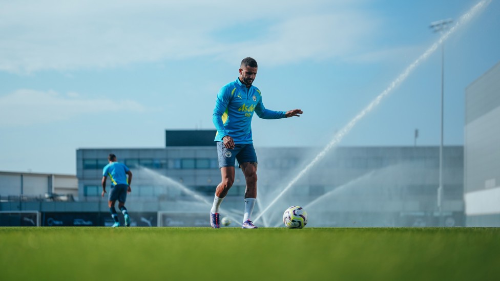 MAKING A SPLASH : Kyle Walker ready for tomorrow's mouth-watering clash with Mikel Arteta's men