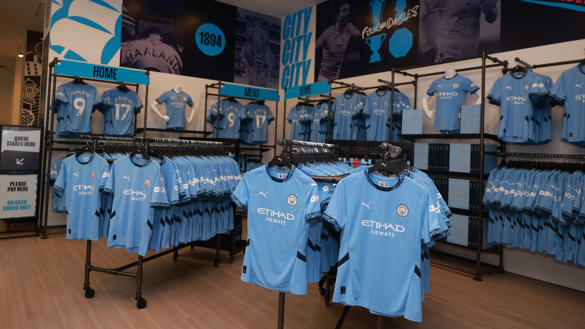 Manchester city shop opening times online