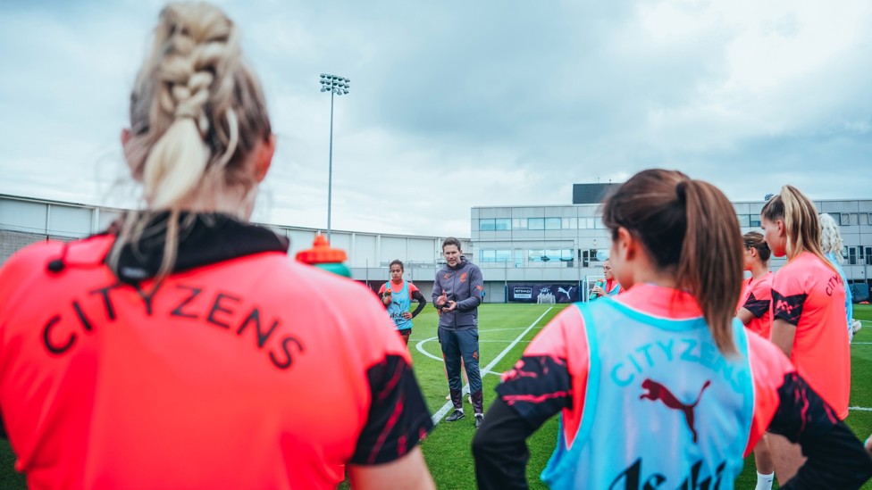 THE BOSS : Gareth Taylor addresses the team