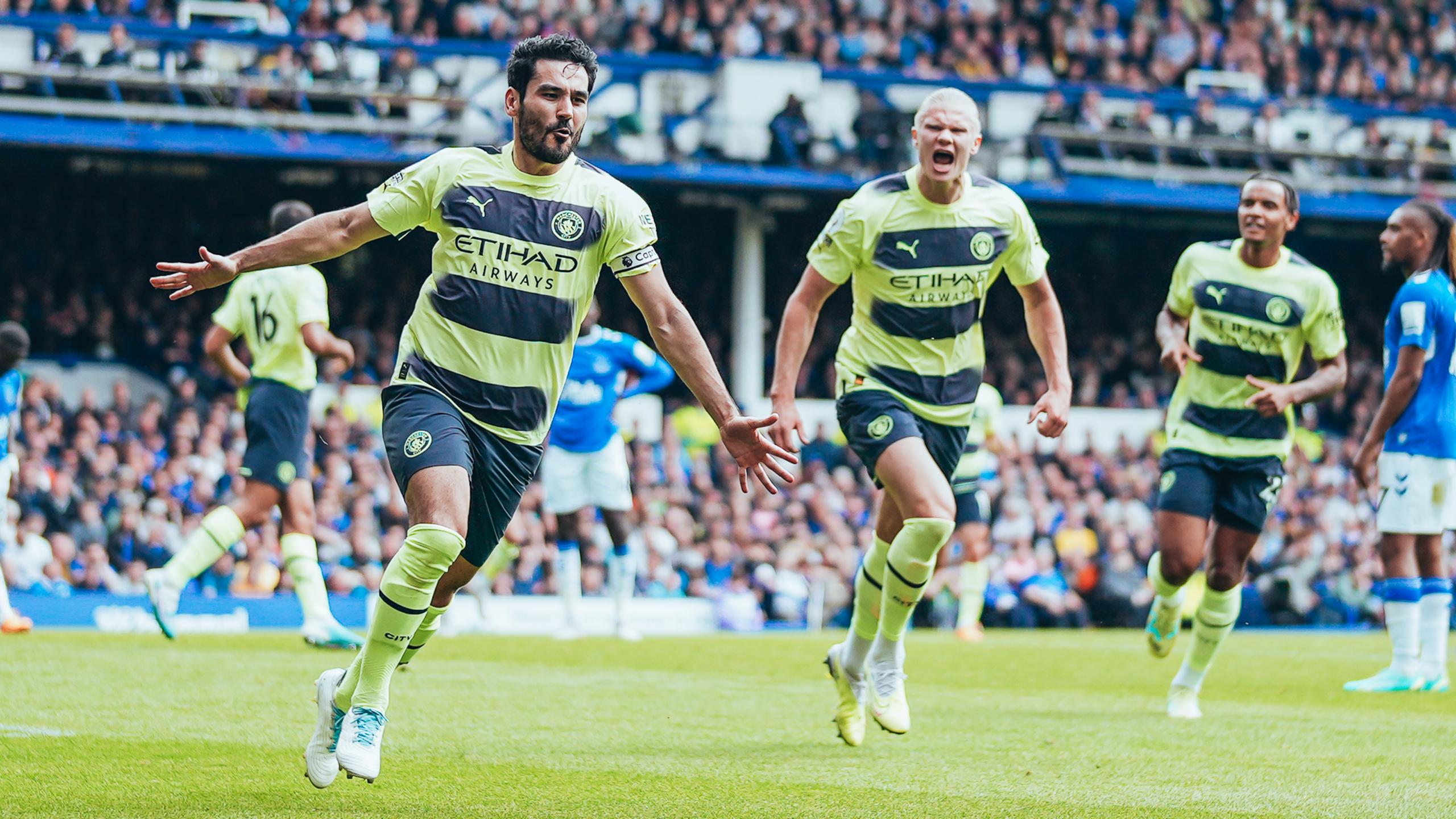 CAPTAIN FANTASTIC: Gundogan celebrates.