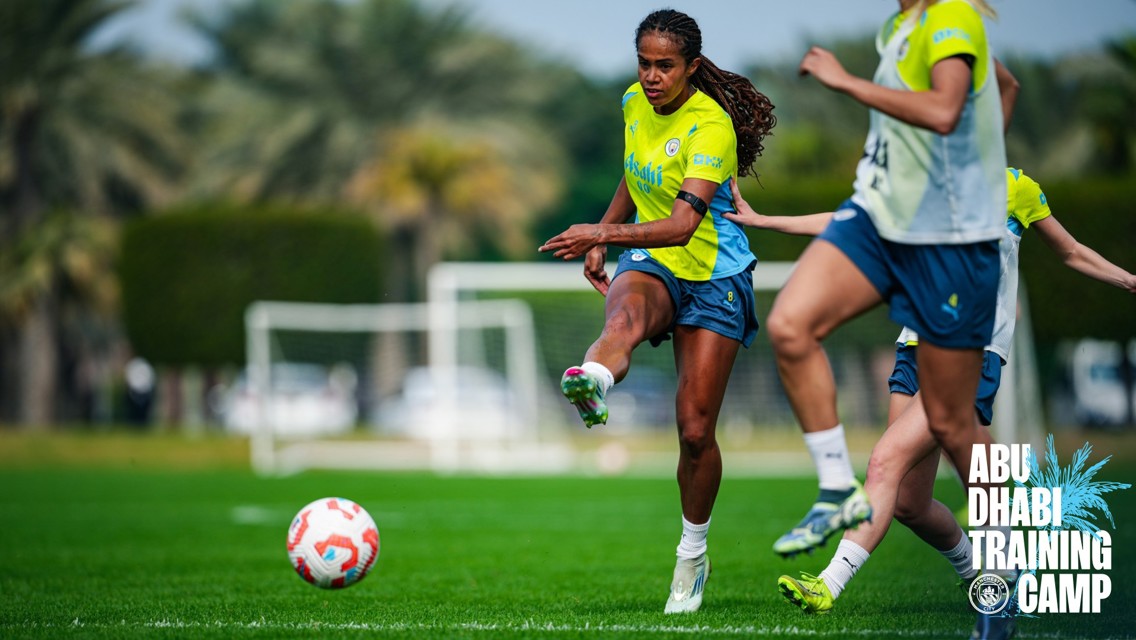 Training: 11 v 11 battle in the Abu Dhabi sun!