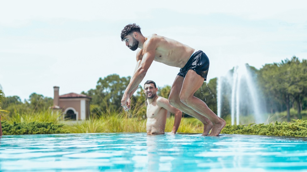 DIVE REF! : Josko Gvardiol takes a dive - VAR are taking a look...