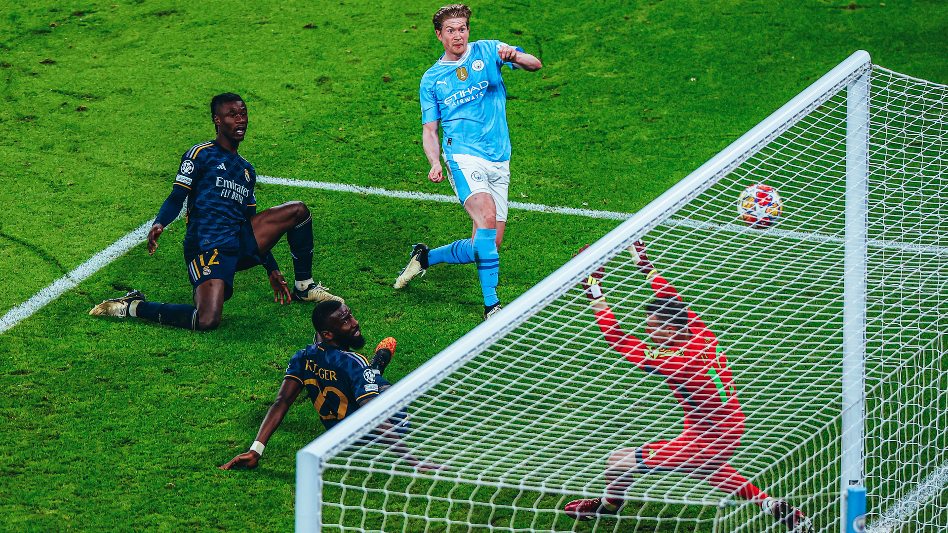 SMASH HIT: KDB strikes to draw City level.