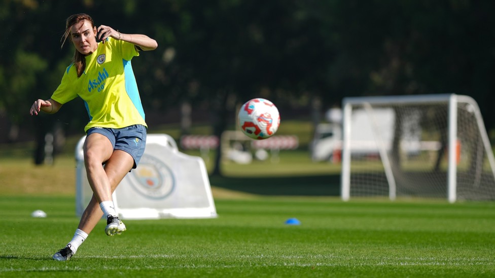 MIDFIELD MARVEL : Jill Roord whips one towards goal