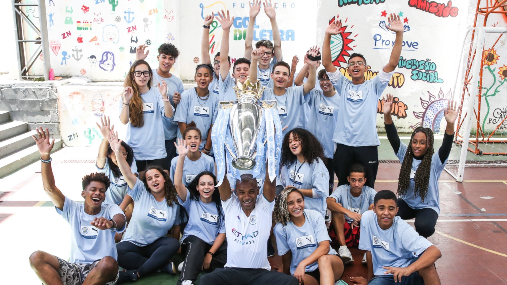  Fernandinho and Premier League trophy visit Young Leaders in São Paulo