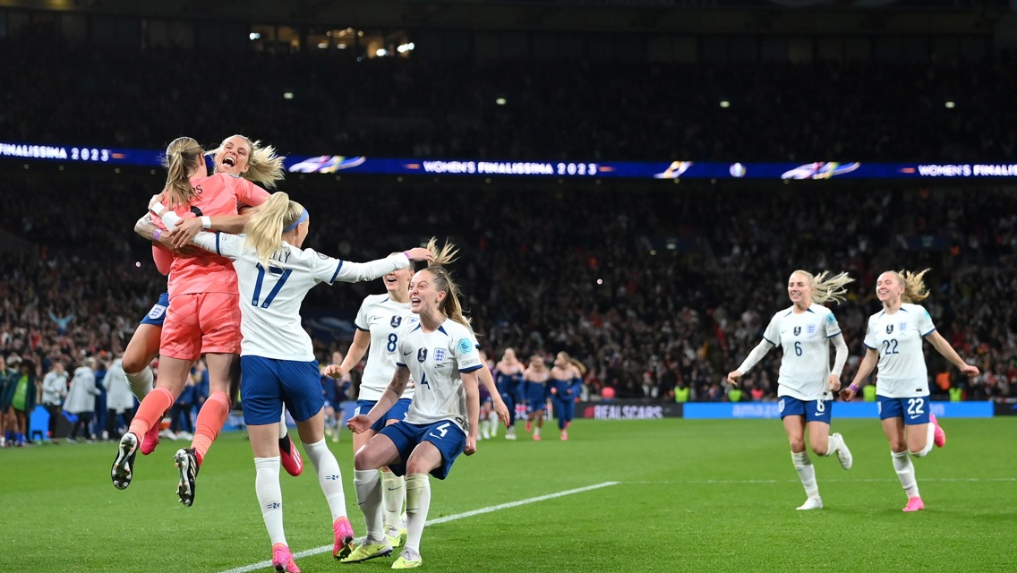 International round-up: Kelly the hero again for England