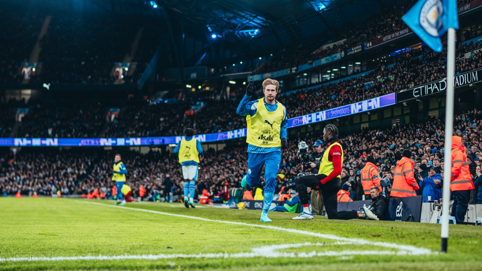 APPLAUSE FOR KEVIN: Kevin De Bruyne warms up on the sidelines and is greeted ecstatically by the City supporters