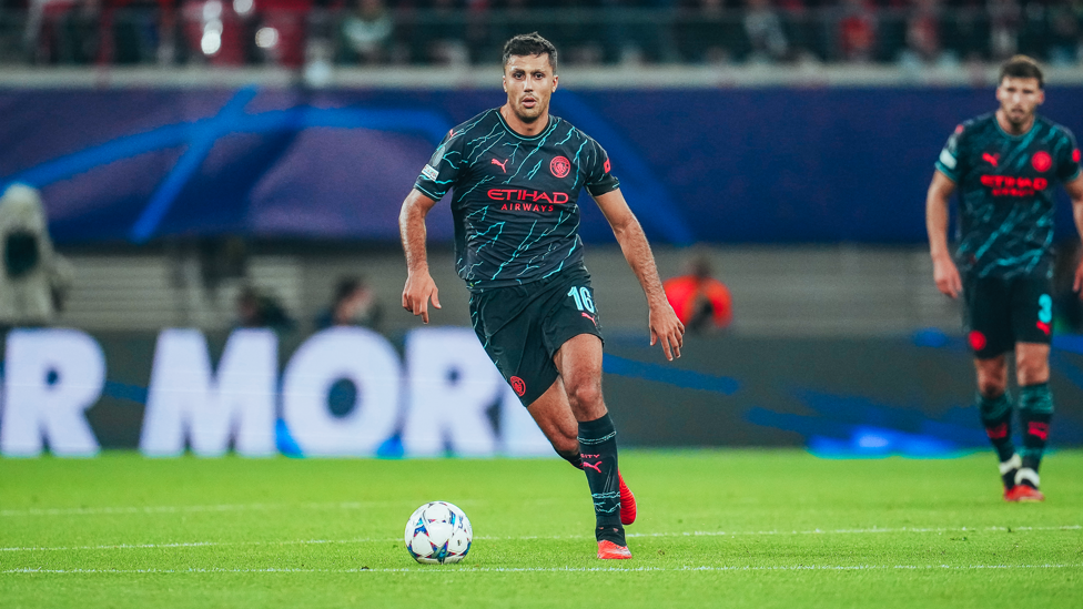 RODRI REACTS : The midfielder brings the ball forward shortly after the hosts equalise.