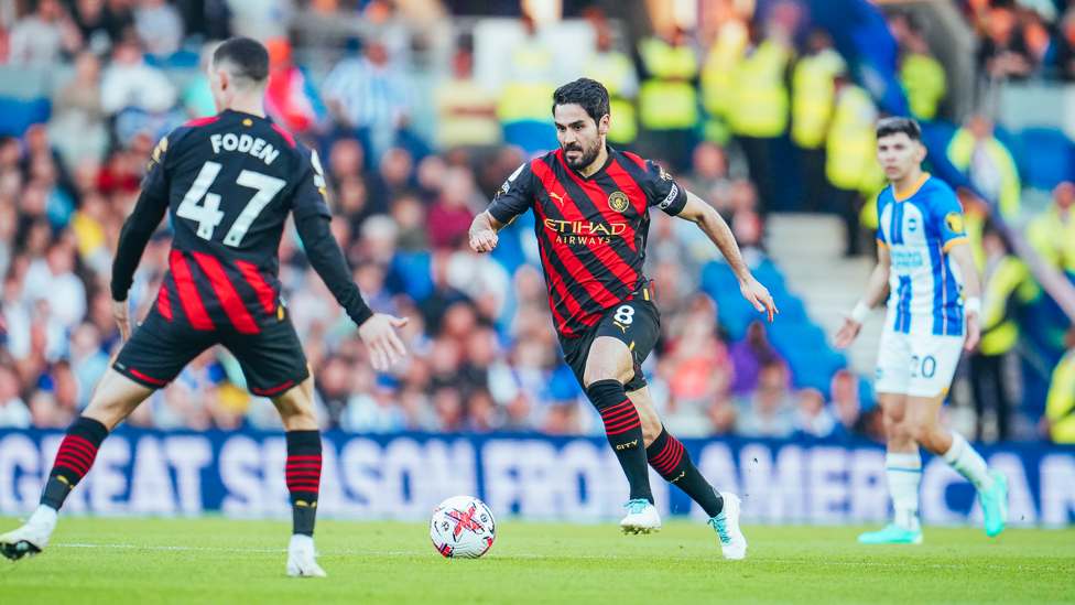 SILKY ILKAY : Gundogan gets on the ball early on.