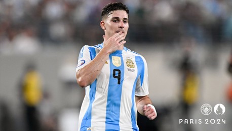 Alvarez’s Argentina record comfortable victory over Iraq 