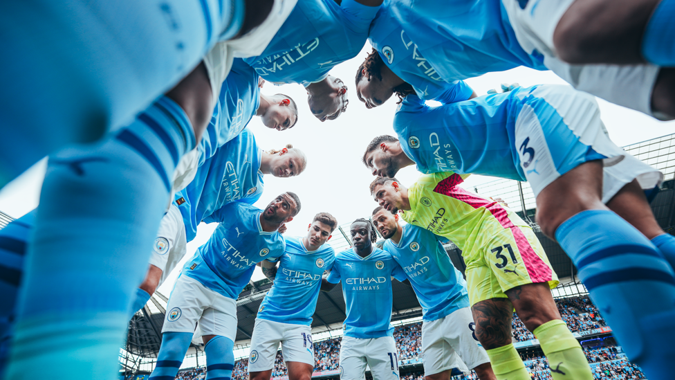 TEAM HUDDLE: Pre match talk by Kyle Walker.