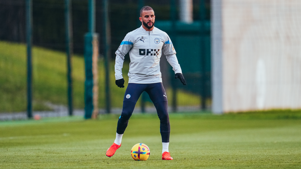 FULL FOCUS : Kyle Walker plots his next move with the ball 