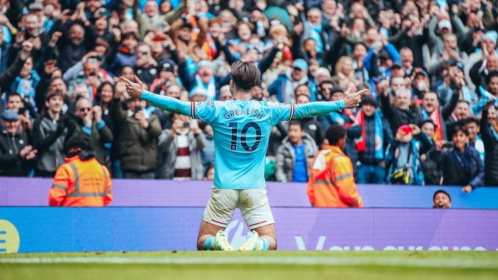 KNEE SLIDE : Grealish enjoyed that!