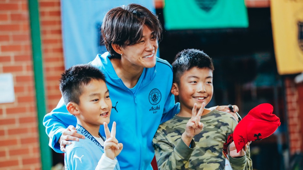 ALL SMILES : Yamashita meets some fans