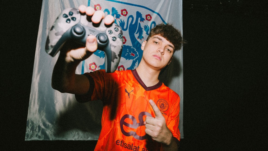 Gallery: Tekkz signs for Man City Esports! 