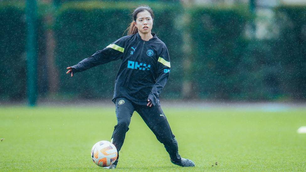 CLASSEGAWA : Yui Hasegawa calmly controls the ball and dictates the tempo