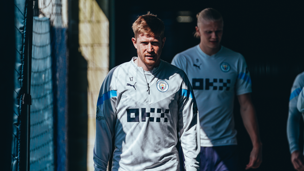 KDB MASTERCLASS : Kevin De Bruyne heads out for training