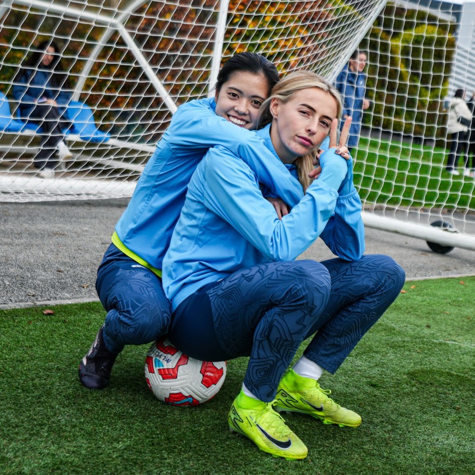 ON THE BALL : Yui Hasegawa and Chloe Kelly strike a pose