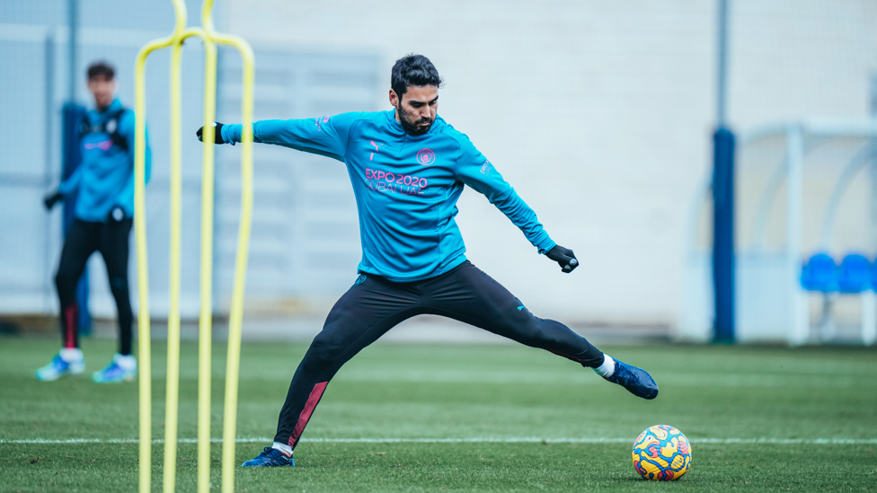 SILKAY SKILLS : Ilkay Gundogan brings the ball under his spell