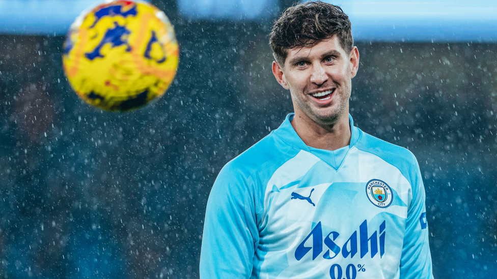 SMILEY STONES : John having fun in the warm up. 