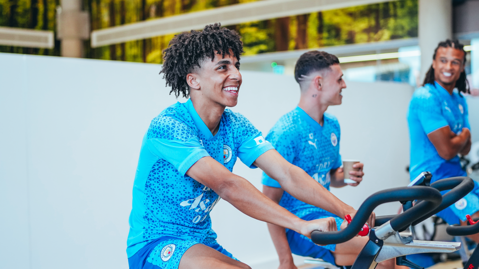 TOUR DE CITY  : Rico Lewis, Phil Foden and Nathan Ake take on the bike.