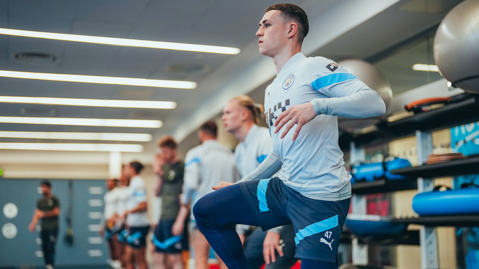 WARMING UP : Phil Foden and the first team