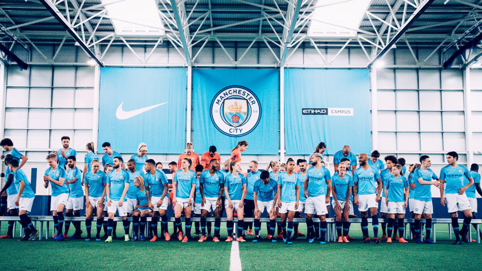 TAKE YOUR PLACES : The squads gather to prepare for the historic joint team photograph