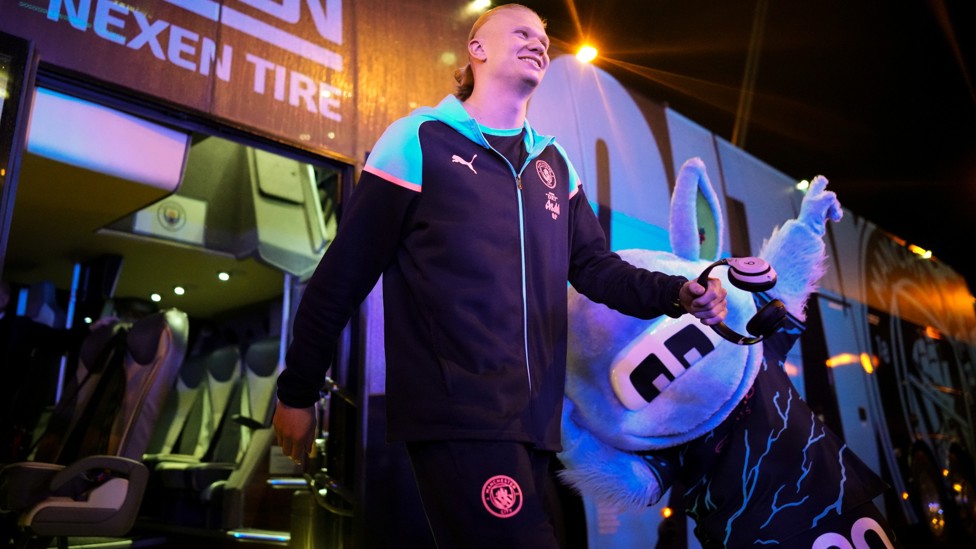 HAPPY HAALAND : Erling in good spirits when arriving at the stadium.