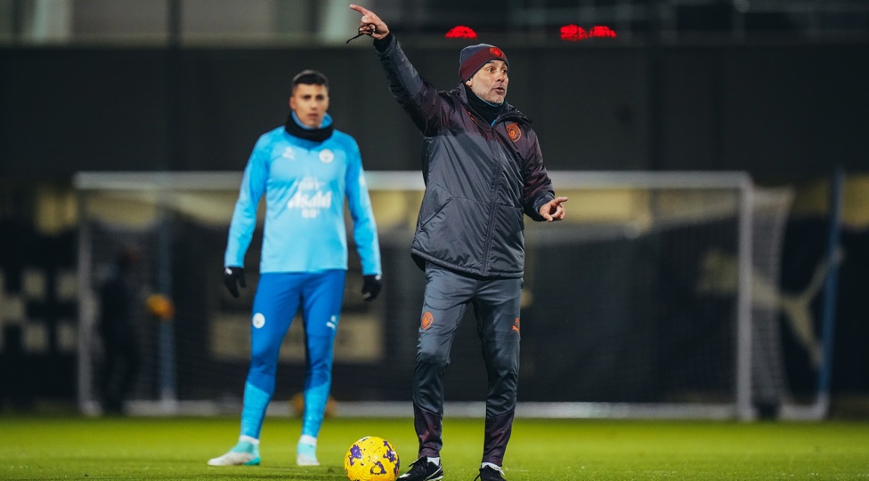 Final instructions from the boss as Rodrigo watches on