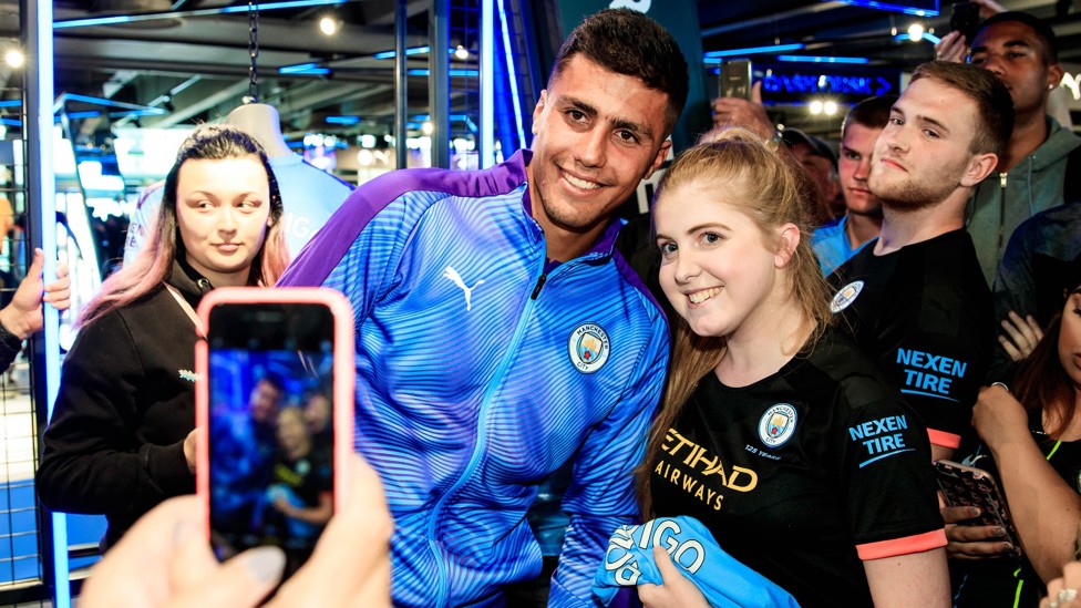 SMILE! : Rodrigo took some time to meet Cityzens during his unveiling event.