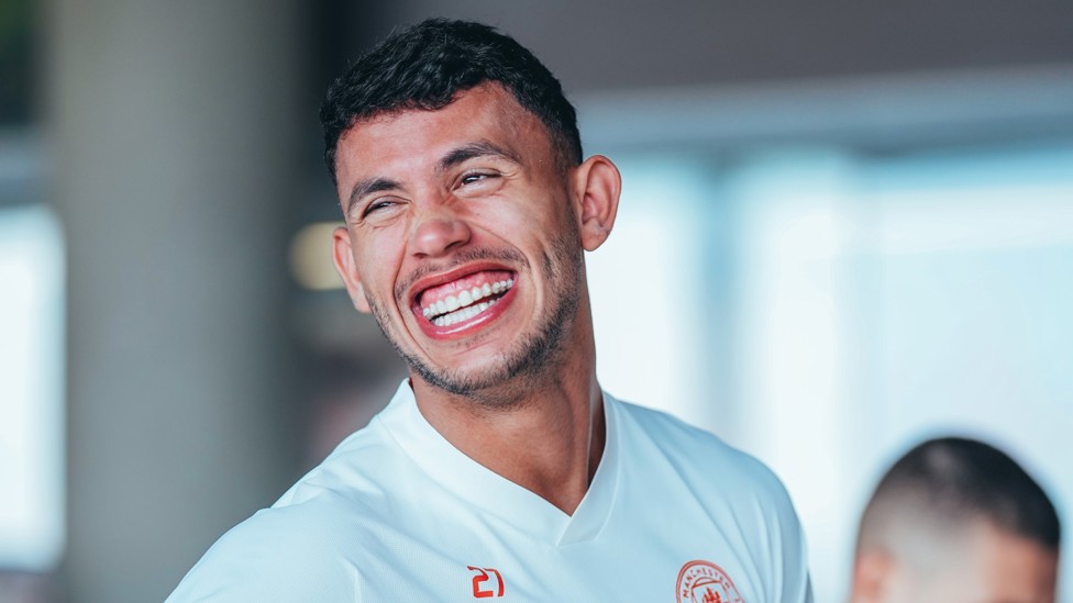 HAPPY NUNES : Matheus smiles as the recovery session begins