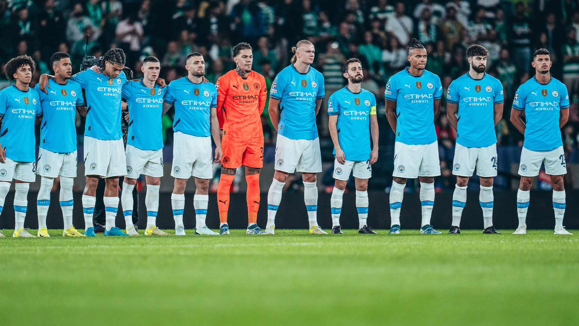 SILENT TRIBUTE: The City players honour the victims of the Valencia floods prior to kick-off.