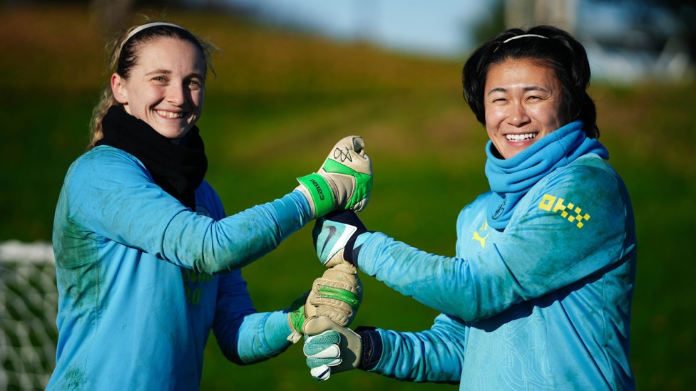 GK UNION : Katie Startup and Ayaka Yamashita in fine spirits.