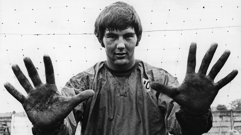 SAFE HANDS : Big Joe demonstrates his handspan in a 1969 photoshoot