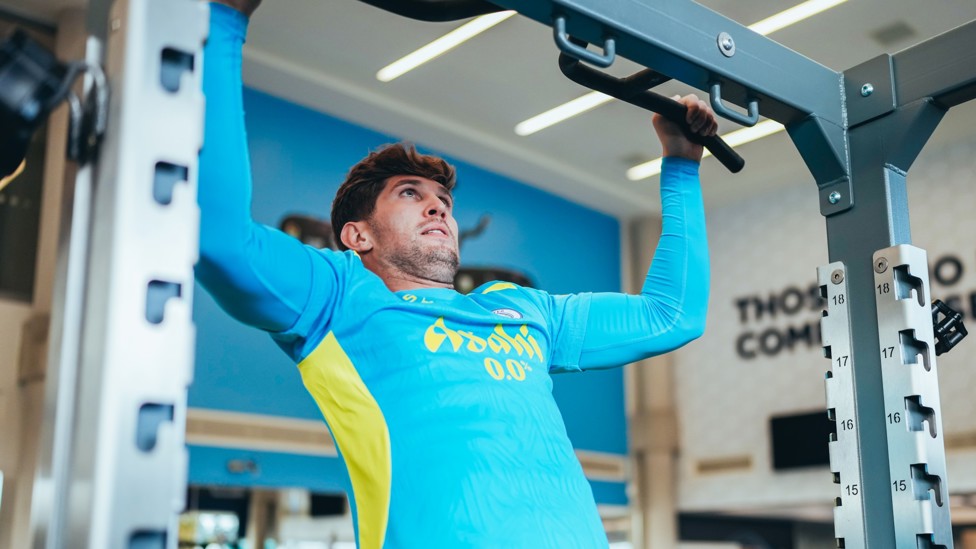 STONEWALL  : John Stones does chin ups!