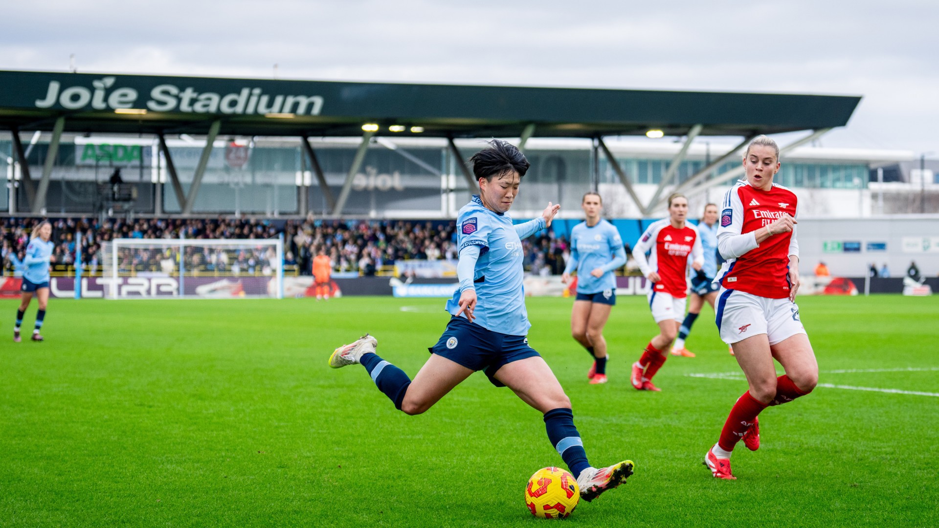 City edged out in seven-goal WSL thriller