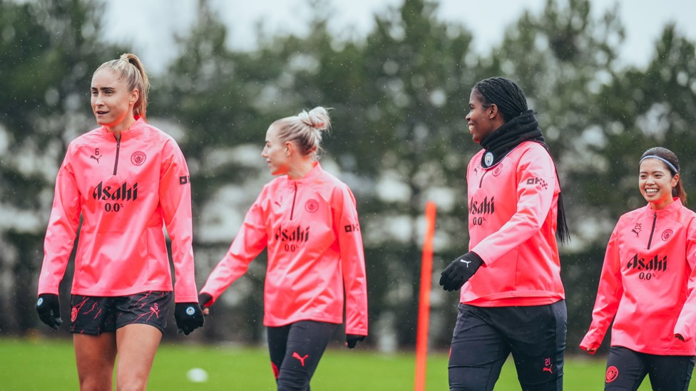 SQUAD GOALS : The girls brave the elements