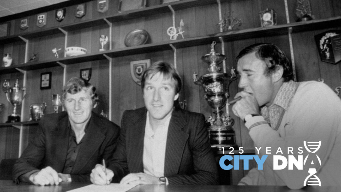 RECORD BREAKER: Steve Daley signs for City with Malcom Allison (right) and Tony Book (left) looking on