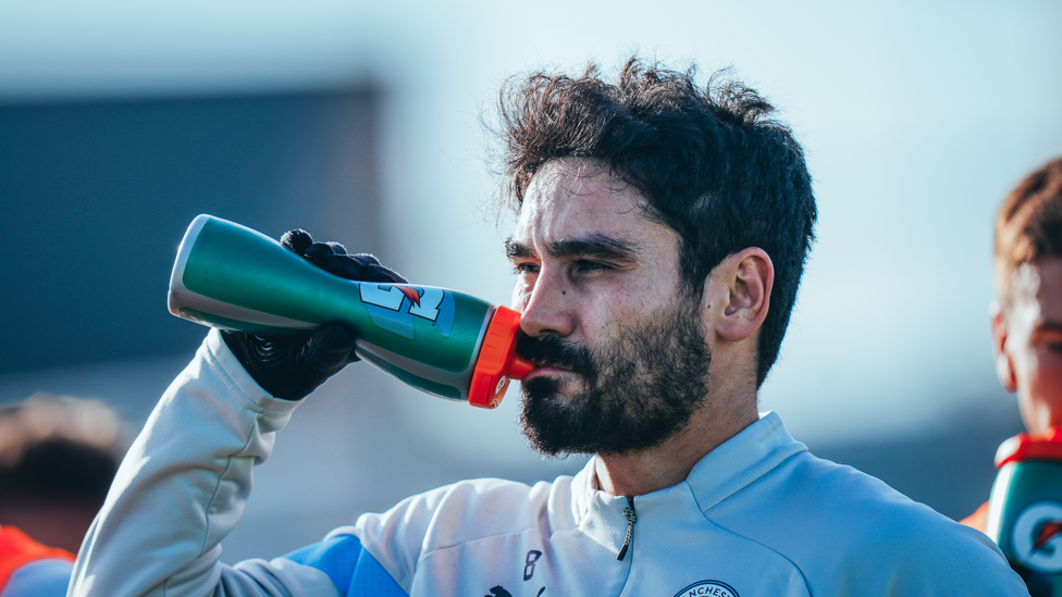 DRINKS BREAK : Ilkay Gundogan stays refreshed