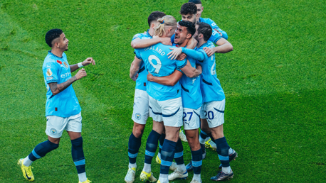 GROUP HUG: Squad goals!