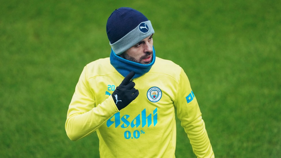 SILKY SILVA  : Bernardo Silva wrapped up warm.