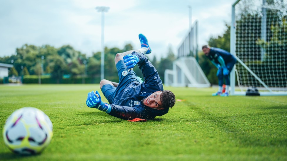 DOWN LOW : Ederson makes a diving stop