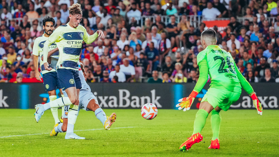 ICE COOL COLE : Palmer makes it 2-2, just minutes after Barcelona took the lead through Frankie De Jong.