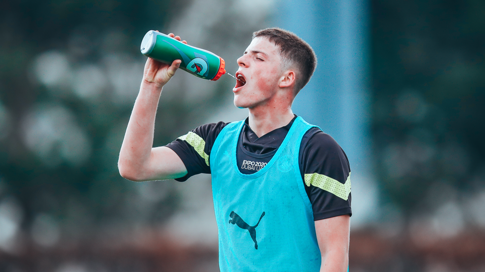 DRINKS BREAK : Will Dickson hydrates during training