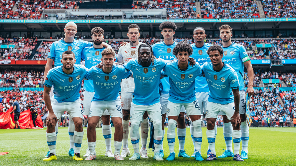 SQUAD GOALS : Our boys in blue!