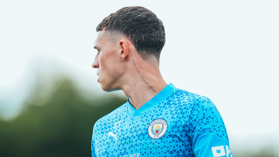 Phil watching... : The always-aware Phil Foden - one step ahead as usual