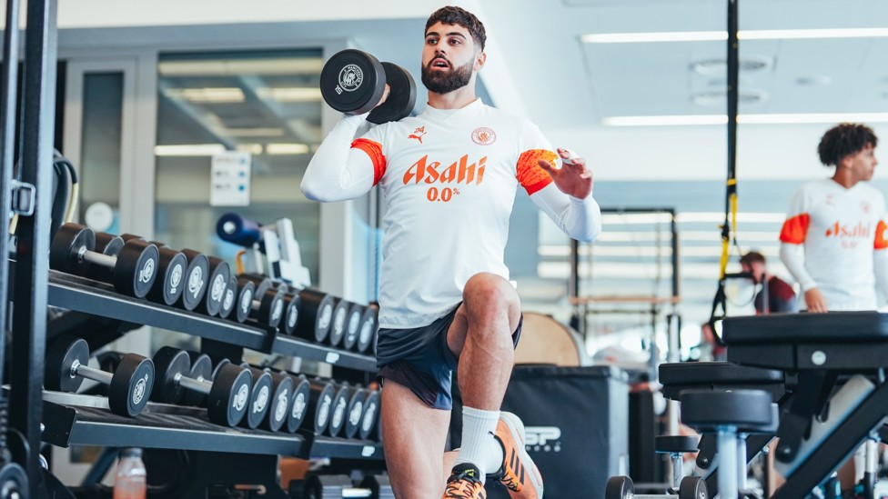 RESISTANCE TRAINING : Josko Gvardiol works with weight in the CFA gym