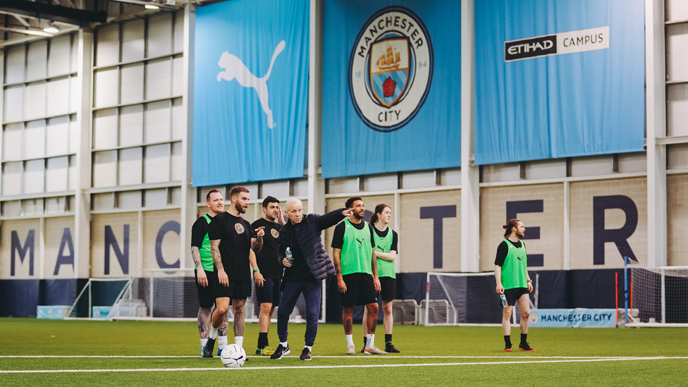 SHOOTING PRACTICE  : Peter Reid shares his knowledge.