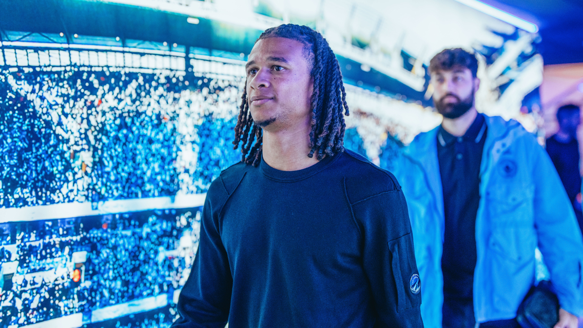 AKE ARRIVES: Nathan makes his way into the stadium.